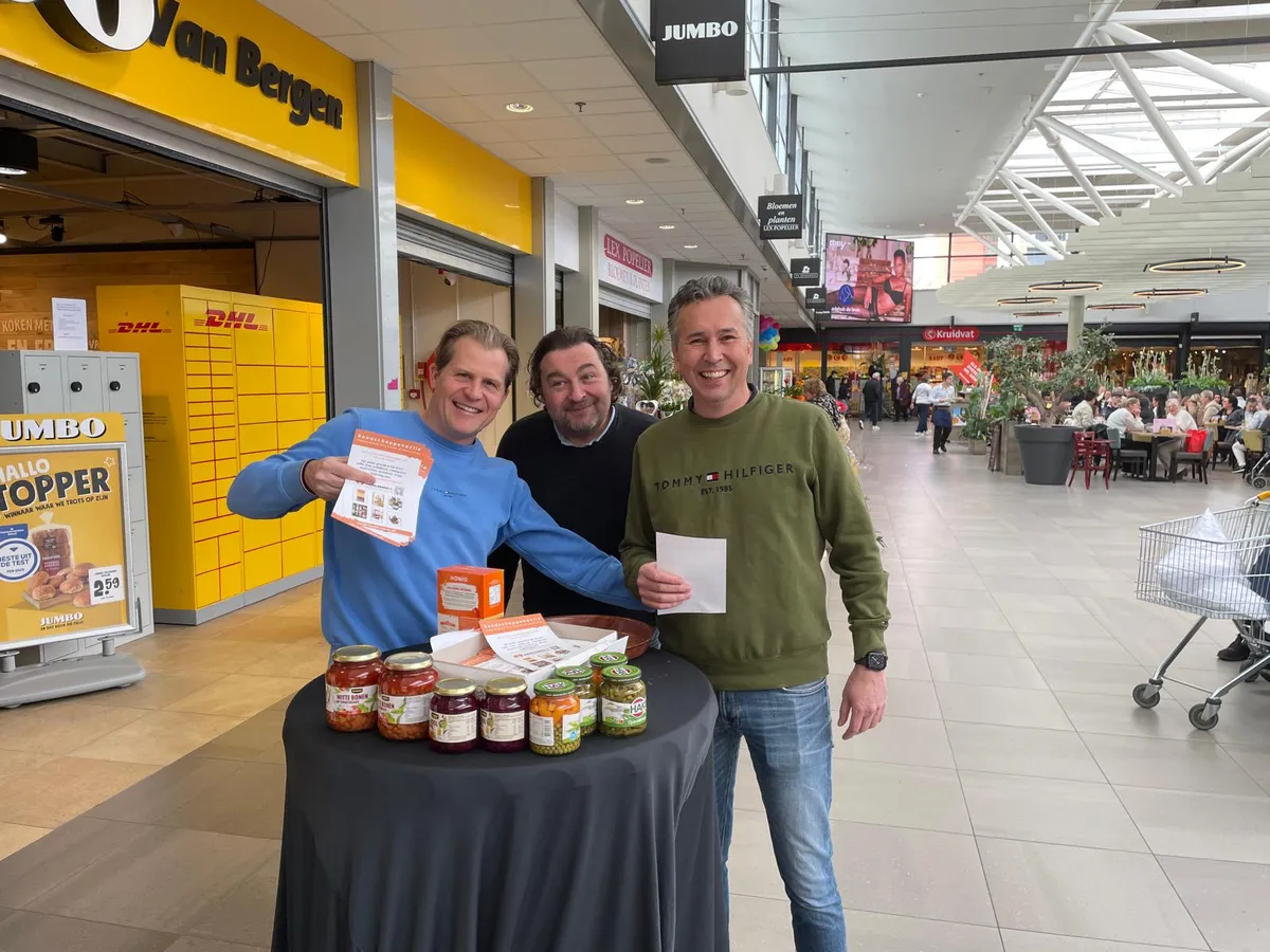 Foto bij Inzamelingsactie Voedselbank Den Bosch